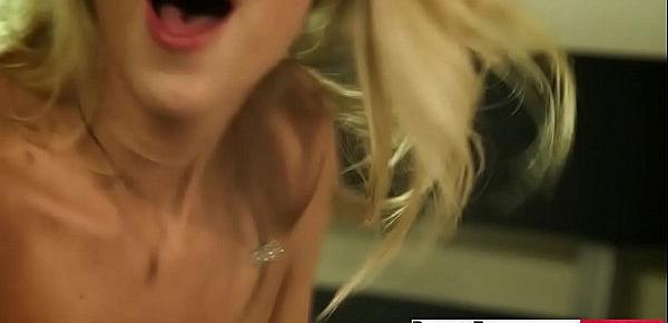  hot blonde (BiBi Jones) gets pounded by (Erik Everhard) - Digital Playground